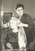 Lucienne Rabaté dans son atelier
