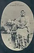 Chanteuse lucknowi en gharara.