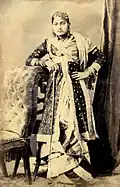 Femme lucknowi en gharara.