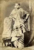 Femme lucknowi en gharara.