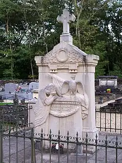 Le monument aux morts dans le cimetière (oct.&nbsp;2012).