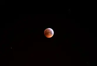 Lune de sang vue de Île-de-France à 05:50 UTC+1.