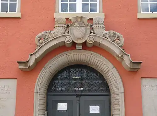 Portail d'entrée.