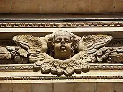 Angelot du linteau de la fenêtre de façade.