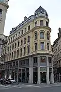 Angle des rues Confort et Childebert : immeuble 2e moitié du XIXe&nbsp;siècle avec rotonde d'angle.
