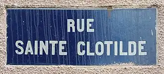 Voir la plaque.