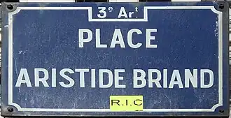 Voir la plaque.