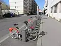 La station Vélo'v à l'aplomb du no&nbsp;55 en 2019.