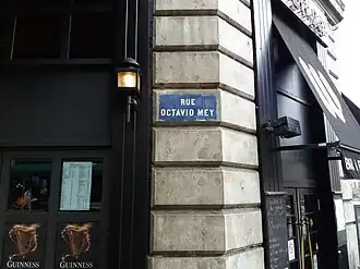 Voir la plaque.