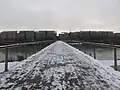 La passerelle de la Paix enneigée en 2017, vue sur la cité internationale.