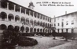 La Cour d'entrée, dite Cour Sainte-Marie