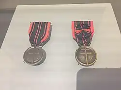 Médaille de la résistance avec et sans rosette.