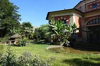 Enclos des tortues géantes, au pied de la face sud-ouest de la rotonde.