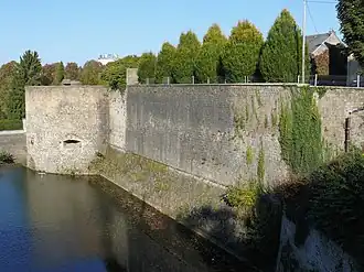 Fortifications de Mézièresle long du 3e régiment du génie, la tour Milard avec ses bouches à feu.