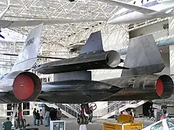 Un drone D-21B porté par un M-21 Blackbird.