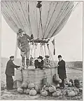 M. et Mme Georges Victor-Hugo, piloté par Jacques Faure, à bord de l'"Aéro-Club", à destination du lac de Constance.
