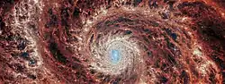 Même détail de M51, ici imagé par l'instrument MIRI du télescope spatial James Webb (infrarouge moyen).