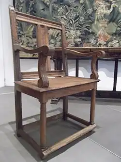 Chaise à bras (milieu XVIe siècle, musée des arts appliqués de Cologne).