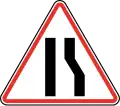 103.2La route se rétrécit à droite