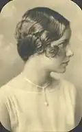 Exemple de coiffure féminine en 1928.