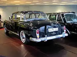 Glace de custode pouvant se baisser entièrement, Mercedes-Benz 300d.