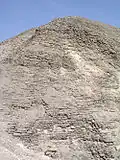 Massif en brique de la pyramide.