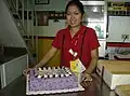 Chiffon cake à l'ube servi pour un anniversaire