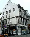 Bâtiment d'angle avec la Nieuwstraat.