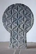 Stèle discoïdale à Macaye.