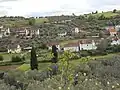 Vue de la rue principale dans le village de Macedo do Mato en 2013.