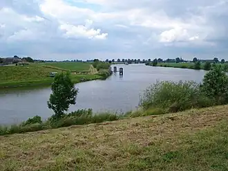 Macharen, le Burgemeester Delenkanaal débute dans un ancien bras de la Meuse.