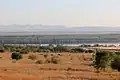 Au fond, les monts Măcin vus du Boudjak en Ukraine, vers le sud par-dessus le Danube, près de Reni