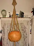 Suspension en macramé.