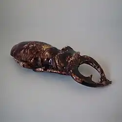 Scarabée en céramique