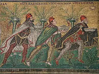 Mosaïque de la basilique Saint-Apollinaire-le-Neuf (Ravenne, Italie), représentant les trois Mages portant des bonnets phrygiens afin d'indiquer leur origine orientale.