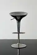 Tabouret à pied unique.