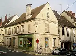 Maison dite de Henri II - située rue de l'Hôtel-de-Ville.
