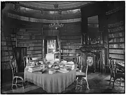 La bibliothèque.
