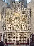 Le maître-autel avec son retable.