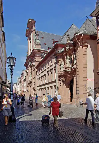 Vue sur la façade