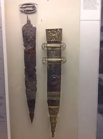 Épée dite de Tibère, glaive romain et son fourreau du Ier siècle, no inv. GR 1866.8-6.1.