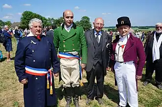 Une reconstitution napoléonienne, en violet Joseph Puzo.