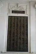 Monument aux morts dans le hall