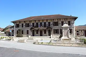 Peyrieu