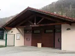 Annexe à la mairie, restaurant scolaire et bibliothèque.