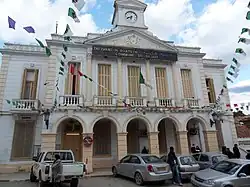 Vue sur une mairie.