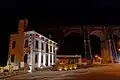 La mairie et le viaduc ferroviaire.