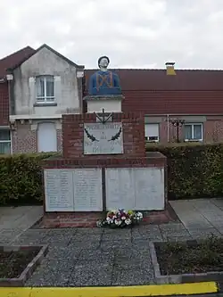 Le monument aux morts.