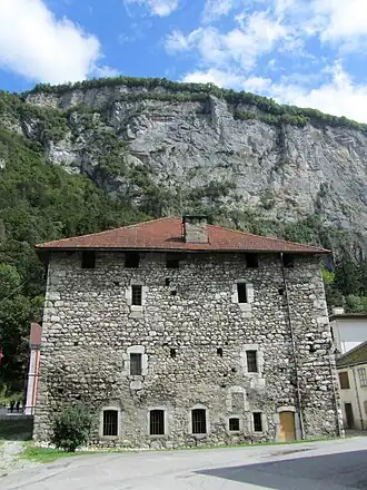 Image illustrative de l’article Maison forte de Loche