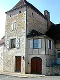 Maison la plus ancienne de Payrac sur la place Charles-de-Gaulle